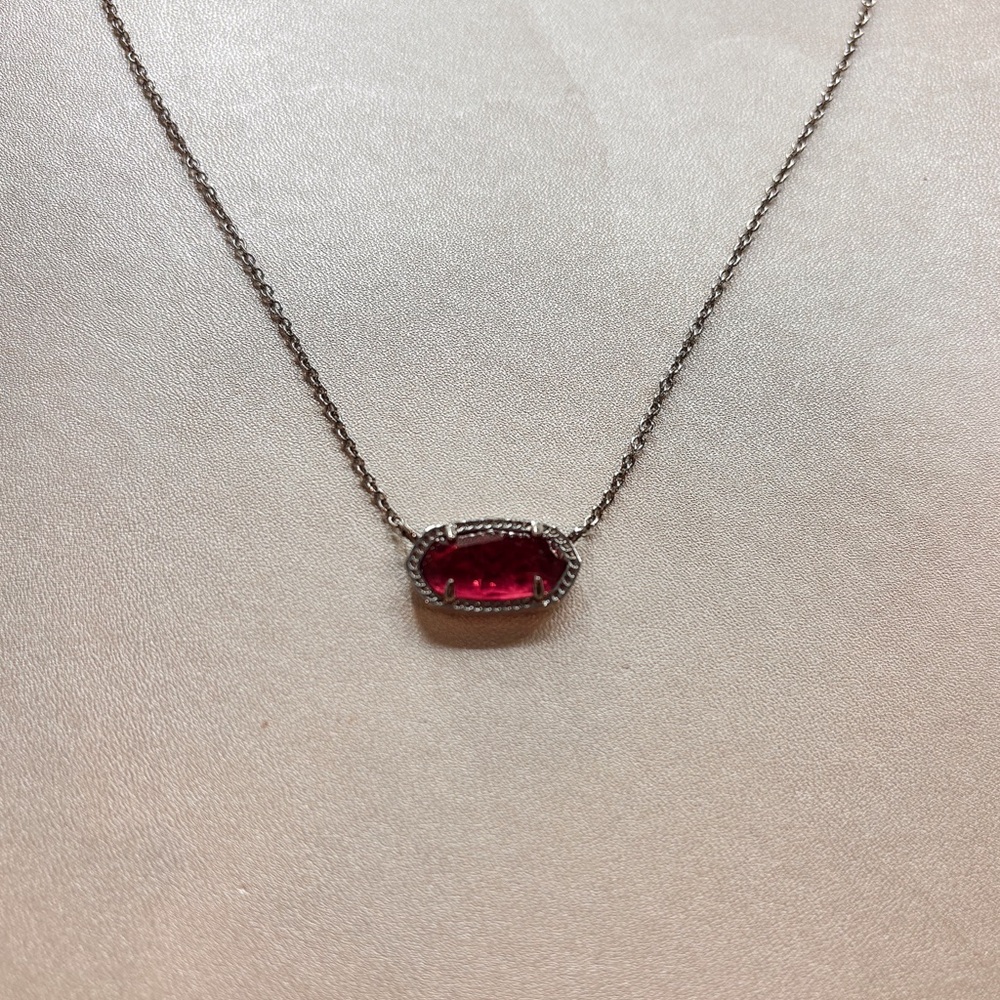 Kendra Scott necklace